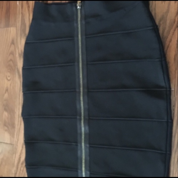 BCBGMaxAzria Dresses & Skirts - BCBG MaxArzia Bandage Pencil Skirt (Small)